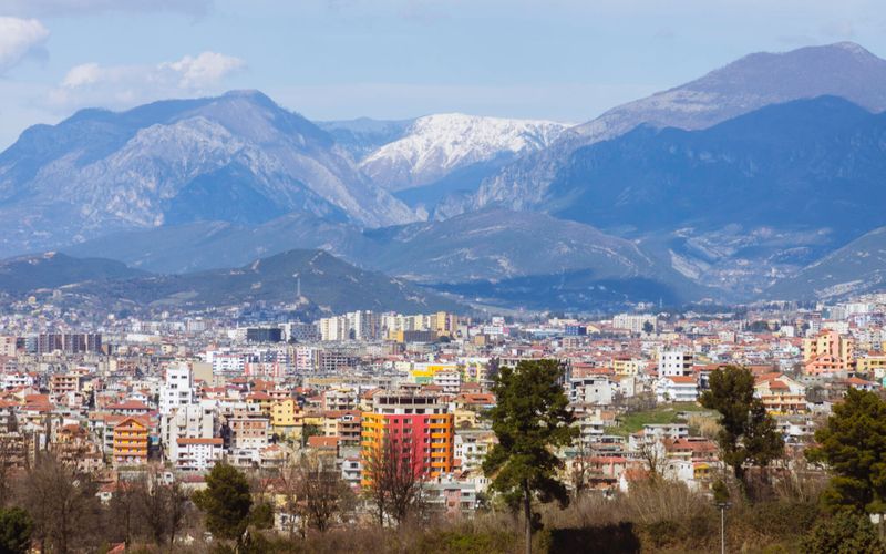 Ensoleillée, bon marché, accueillante... Tirana, la capitale albanaise s'ouvre aux touristes