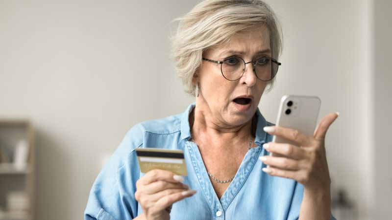 arnaque-carte-credit-smartphone