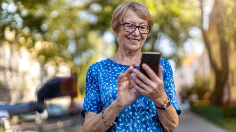 arnaque colis senior