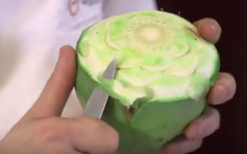 Envie de... Cuisiner avec Alain Ducasse: tourner un artichaut camus