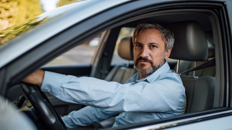 conducteur jeune-senior