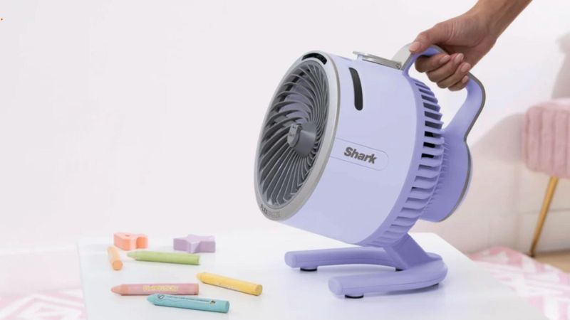 Découvrez le nouveau ventilateur brumisateur Shark FlexBreeze HydroGo Lila FA050EULV