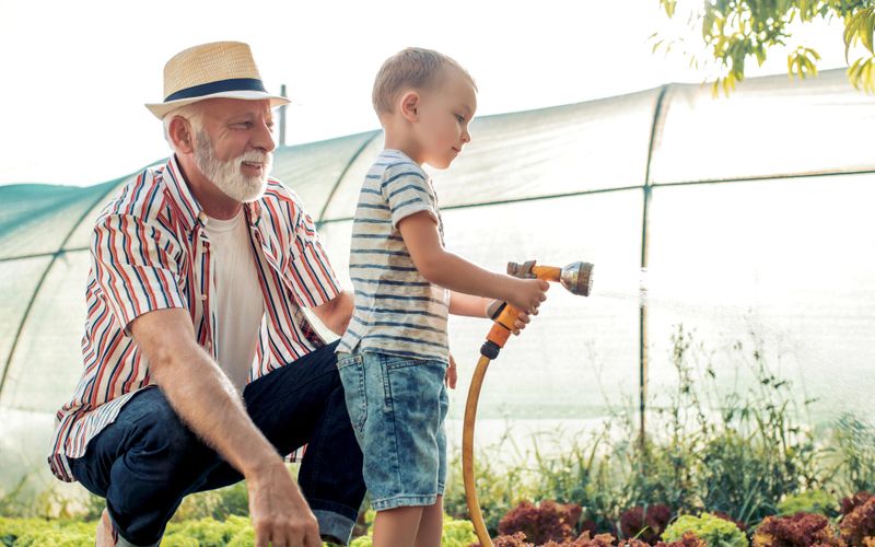 Grands-parents: allez-vous garder vos petits-enfants cet été?