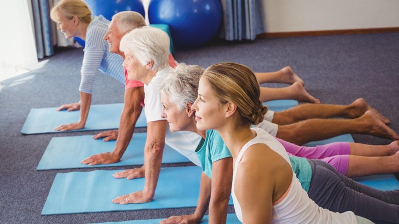 Illustration d'un groupe faisant du sport