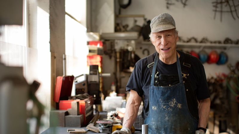 Illustration d'un senior au travail