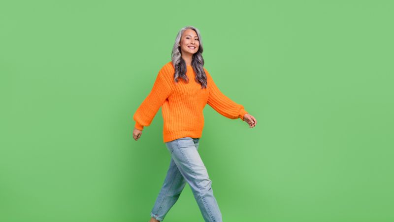 Illustration d'une femme faisant de la marche à pied