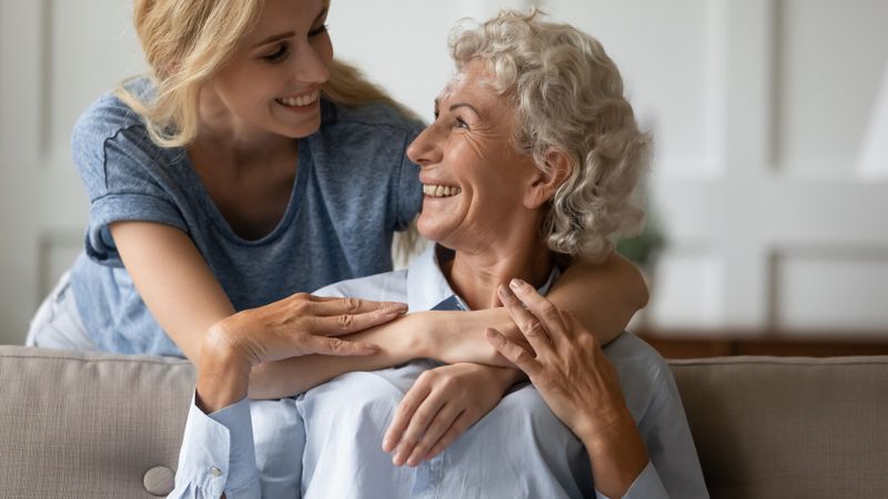Illustration d'une fille avec sa mère
