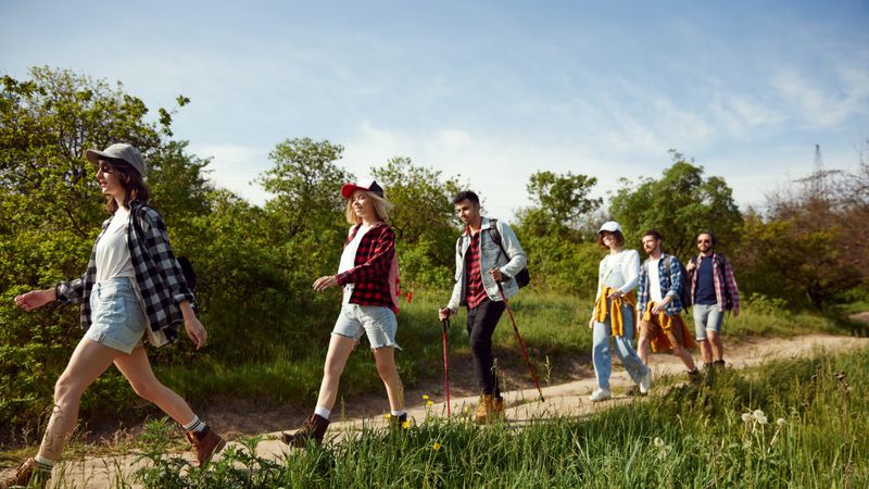 Illustration d'une randonnée entre amis