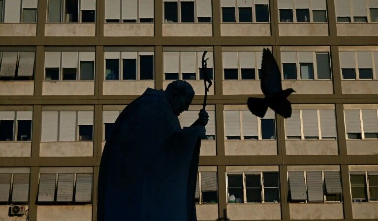 Le pape François n'utilise plus de masque à oxygène