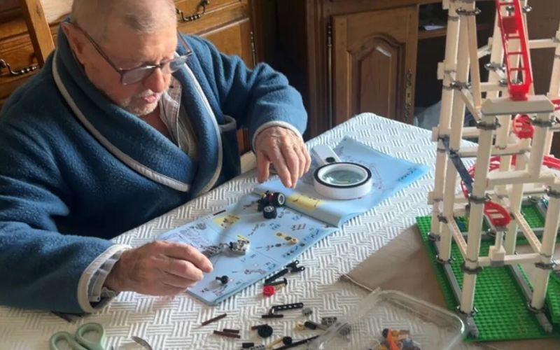 Vidéo. Michel, 95 ans, est un pro du Lego