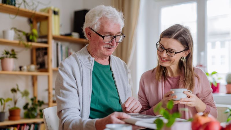 pere age et sa fille adulte