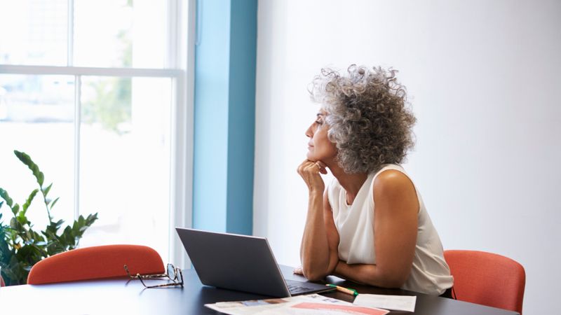 retraite-question-femme-senior-interrogation