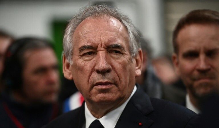 Retraites: Bayrou redit sa confiance envers la démocratie sociale mais ferme la porte aux 62 ans