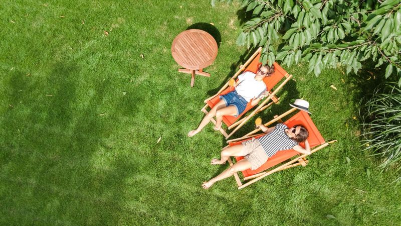 Transats, bains de soleil et chiliennes : quel modèle pour quel usage ?